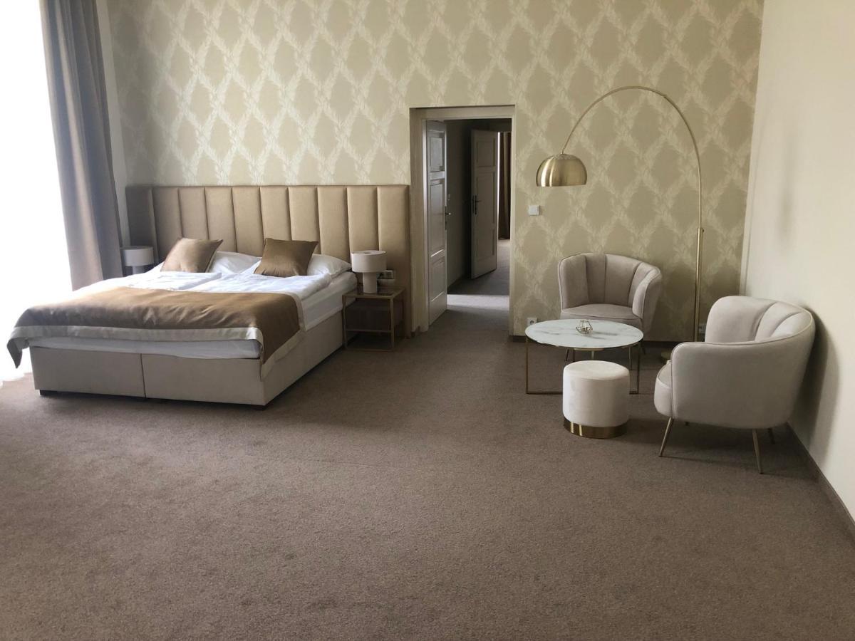 Hotel Panstvi Dlouha Lhota ภายนอก รูปภาพ