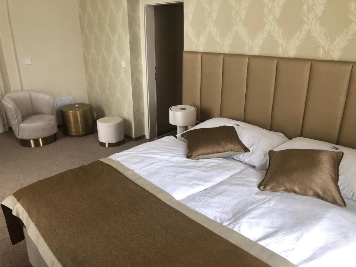 Hotel Panstvi Dlouha Lhota ภายนอก รูปภาพ