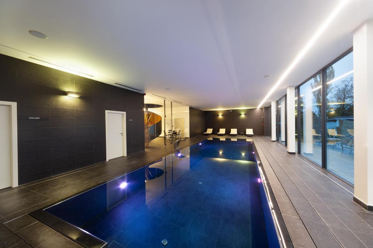 Hotel Panstvi Dlouha Lhota ภายนอก รูปภาพ